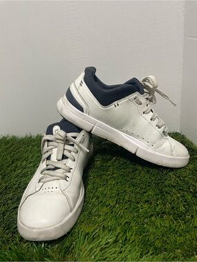 On Running The Roger White Leather Sneakers Women’s US 7 EU 38 Casual Shoes